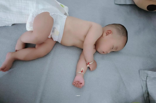 陕西3个月宝宝怎么抱